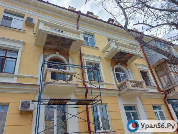 Собственницу квартиры на Богдана Хмельницкого в Оренбурге через суд просили убрать остекление балкона, но она отстояла свои права