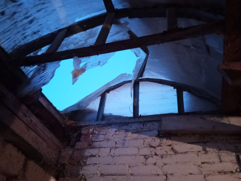 Крыша с которой насмерть упал парень, фото УМВД по области