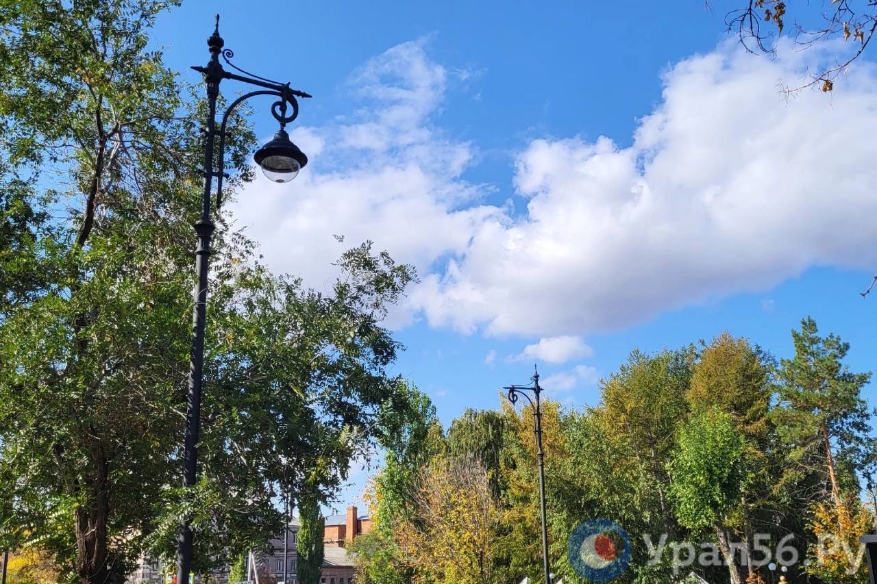 Фонарные столбы в центре Оренбурга