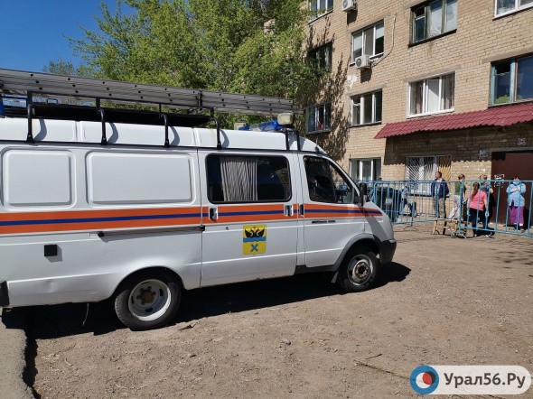 В Оренбурге жителям домов, закрытых на карантин, раздали гуманитарную помощь