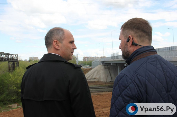 Губернатор Денис Паслер осмотрел ход строительства моста в Оренбурге на улице Конституции СССР