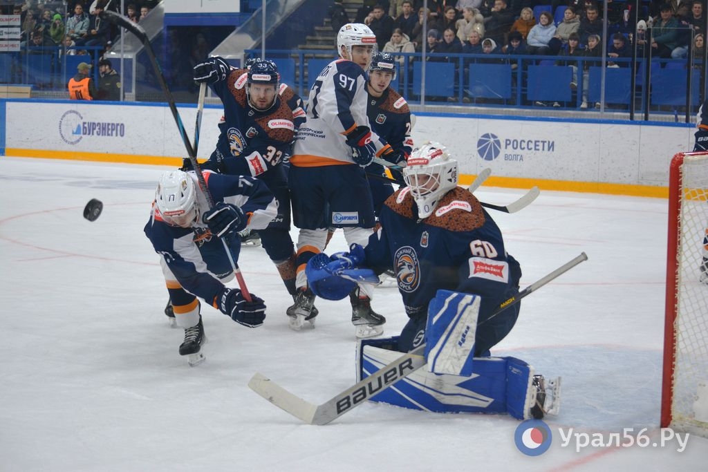 Игровой момент в домашнем матче ХК ЮУ