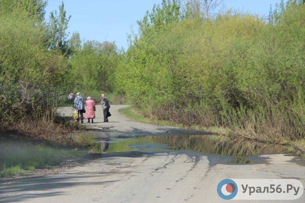 Жители Орска жалуются, что садовые автобусы не доезжают до конечной точки