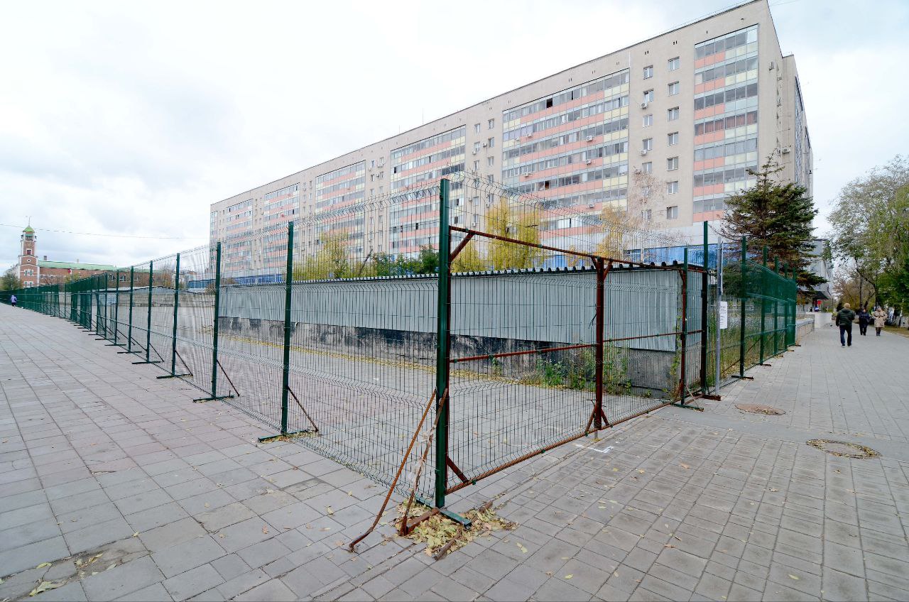 Так сейчас выглядит территория над «Атриумом» в Оренбурге. Фото: ТГ-канал Сергея Салмина