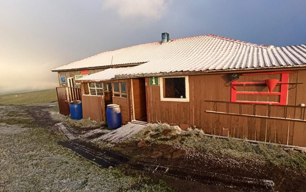 Снег в Таганае. Источник фото: пресс-службе нацпарка