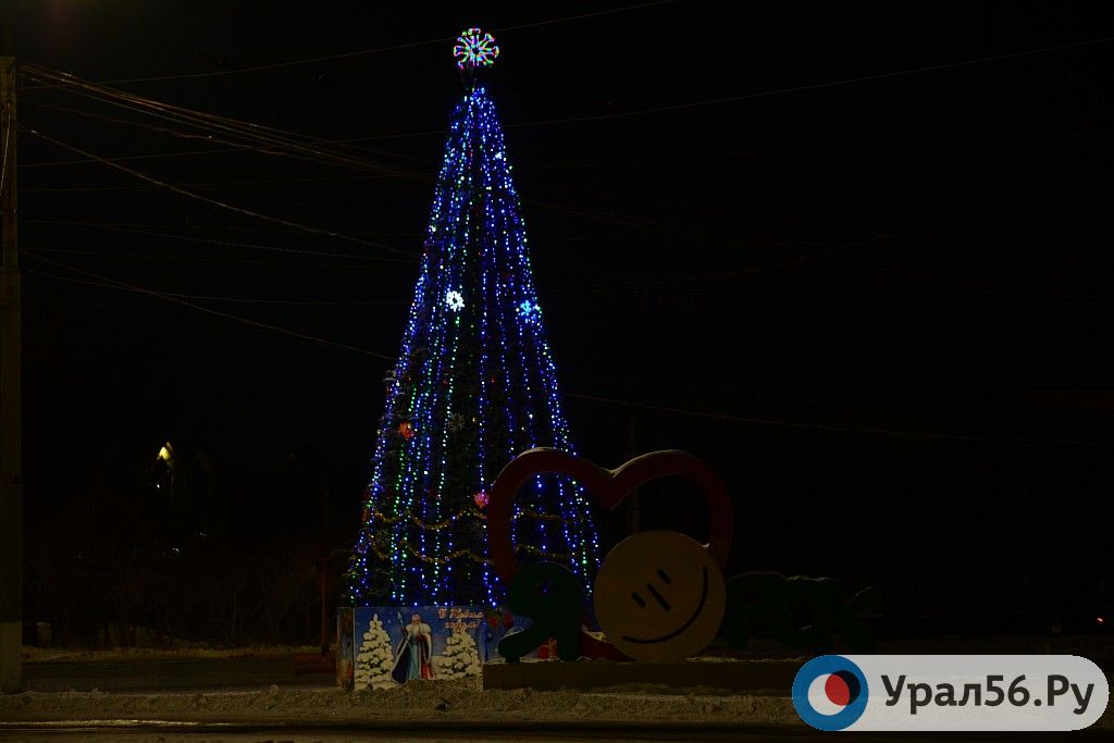 Елка на площади Гагарина в Орске, 2018 год