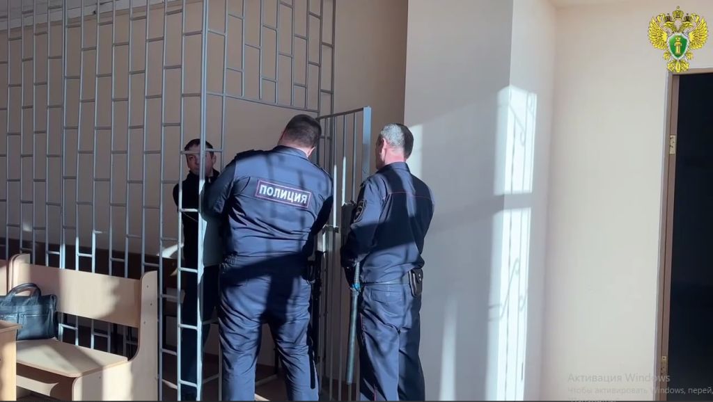 Суд над человеком который убил своего знакомого, скрин с видео прокуратуры Орска