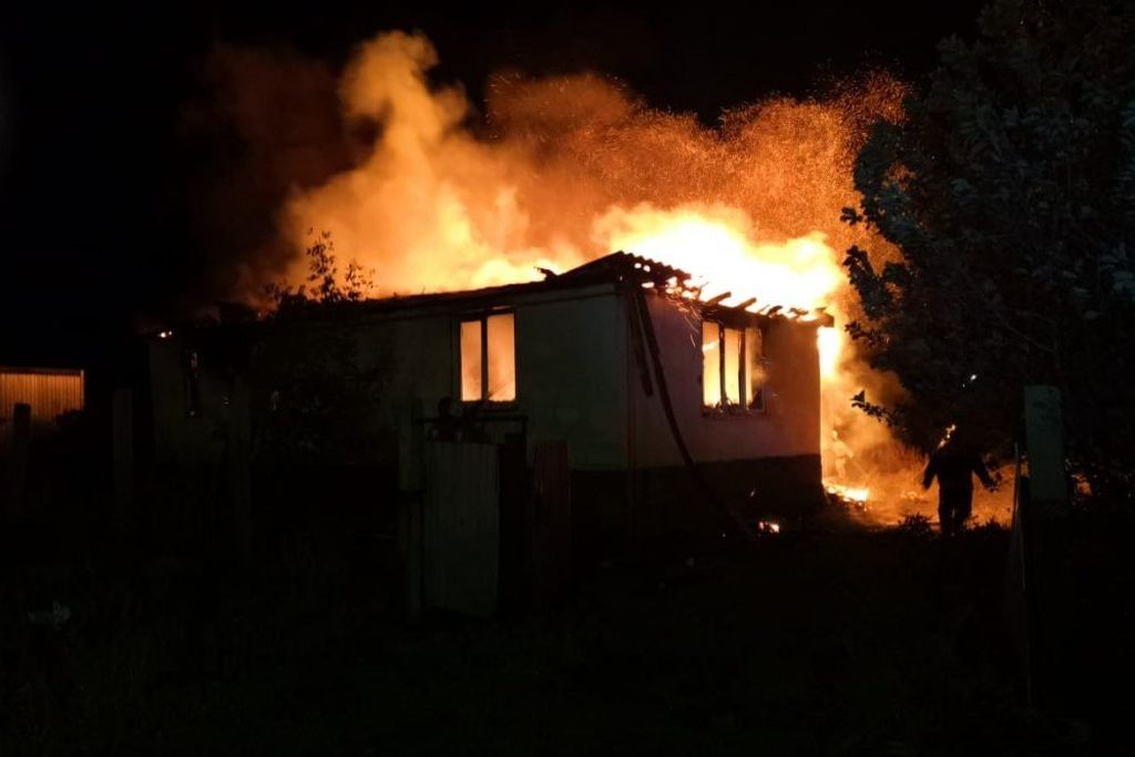 Пожар в частном жилом доме. Фото:ГУ МЧС РФ по Оренбургской области.