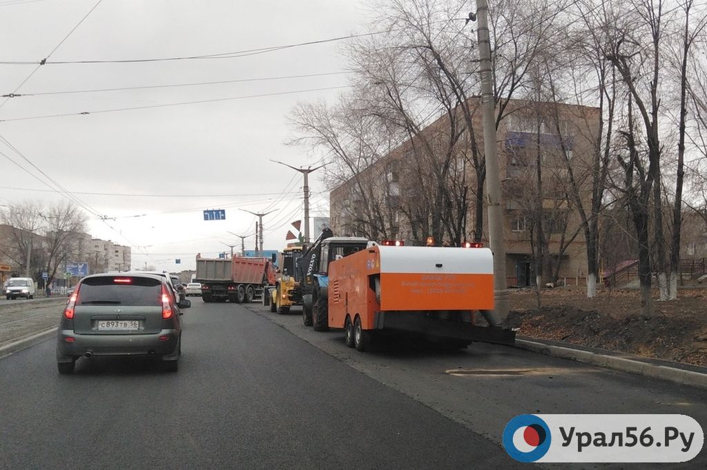 Ремонт дорог на проспекте Ленина в Орске, 02.11.2019г.