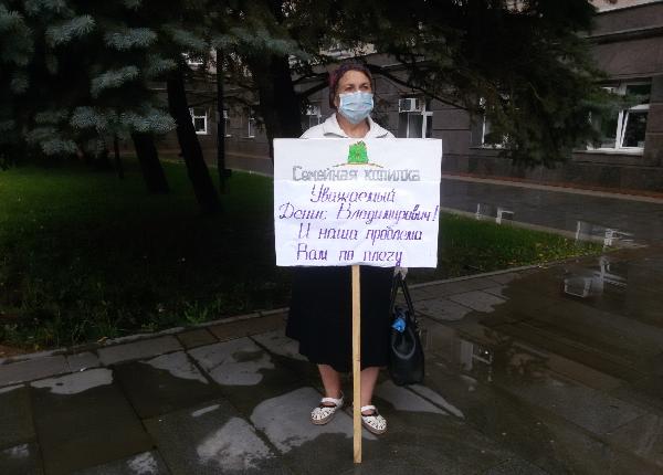 Участница пикета в Оренбурге