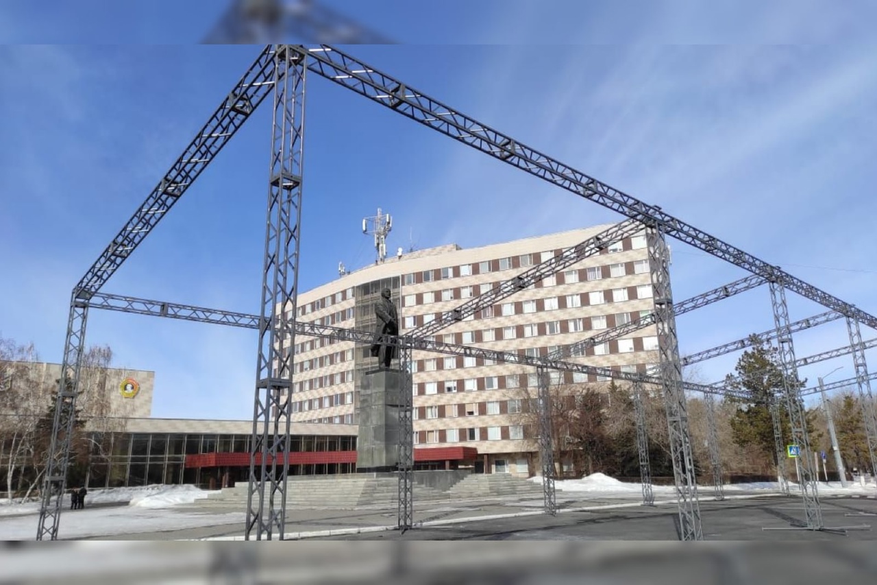 Установка трибун в Оренбурге. Источник фото: пресс-служба администрации города 