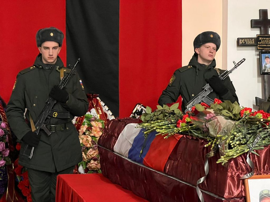 Церемония прощания с Данилой Журавлевым. Фото: администрация Орска