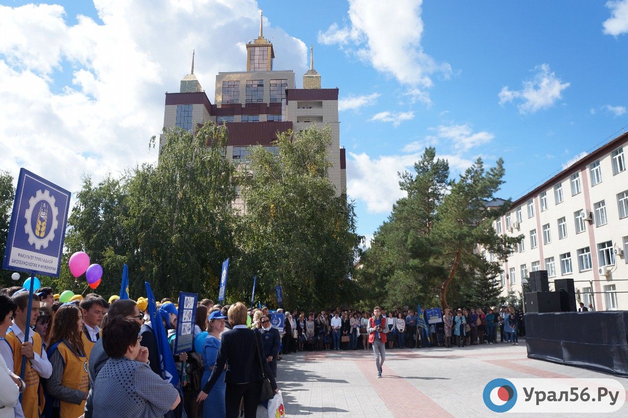 Стоимость годового обучения в вузах выросла почти в два раза