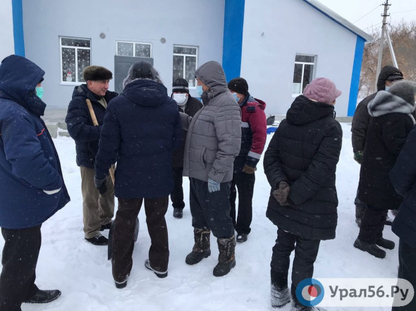 Представители правительства Оренбургской области встретились с депутатами Ащебутака и местными жителями
