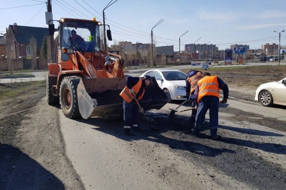 В Орске начался ямочный ремонт дорог