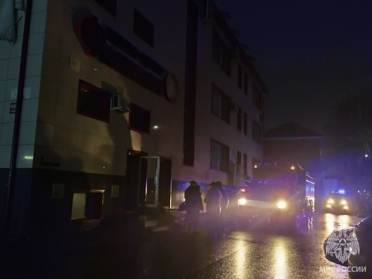 МЧС на месте пожара. Фото МЧС по Оренбургской области