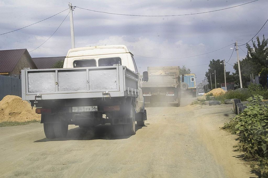 Пыль от транспорта на улице Ковыльной 31.07.2019г.. Фото очевидцев