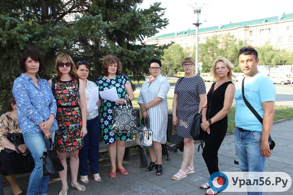 В Орске школьников против желания их родителей заставляют учить второй иностранный язык 