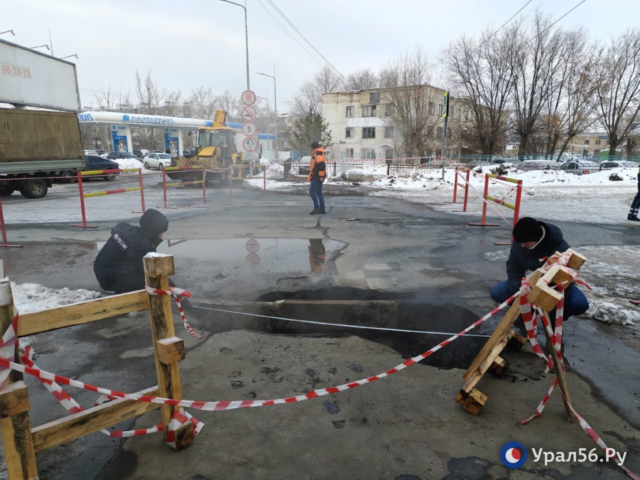 Максимальная глубина провала на улице Монтажников в Оренбурге — 80 см