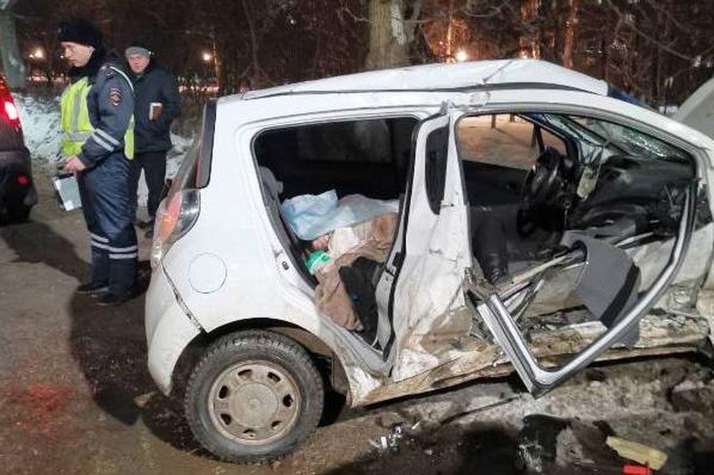 Автомобиль «Шевроле» после столкновения с «Ниссаном»