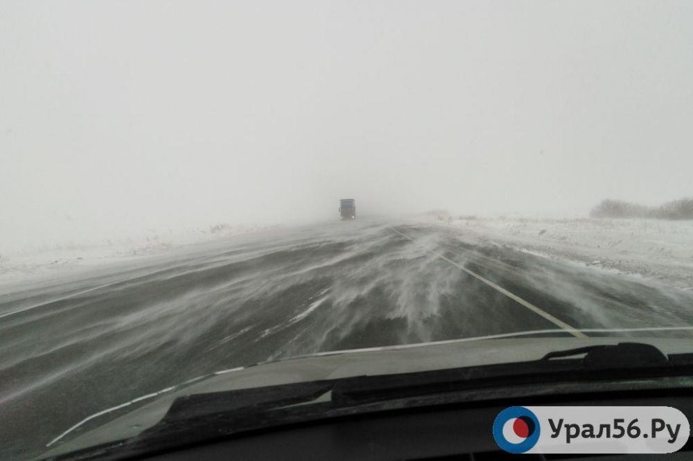 Метель на трассе в Оренбургской области (фото из архива)