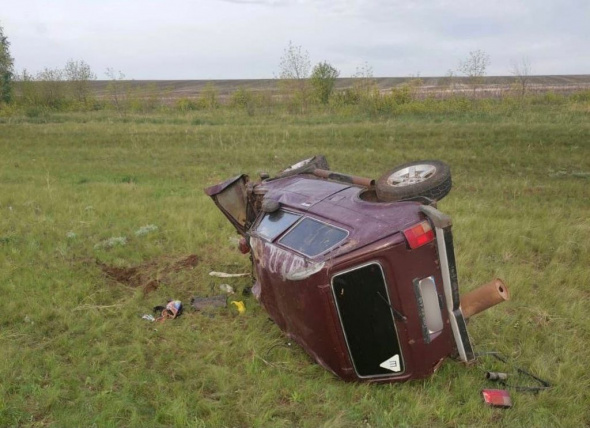 В Оренбургской области «Нива» улетела в кювет. 18-летний водитель авто погиб, два пассажира пострадали