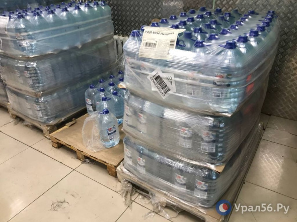 Количество фур сильно сократилось: воду в Орске будут доставлять только в школы и детские сады