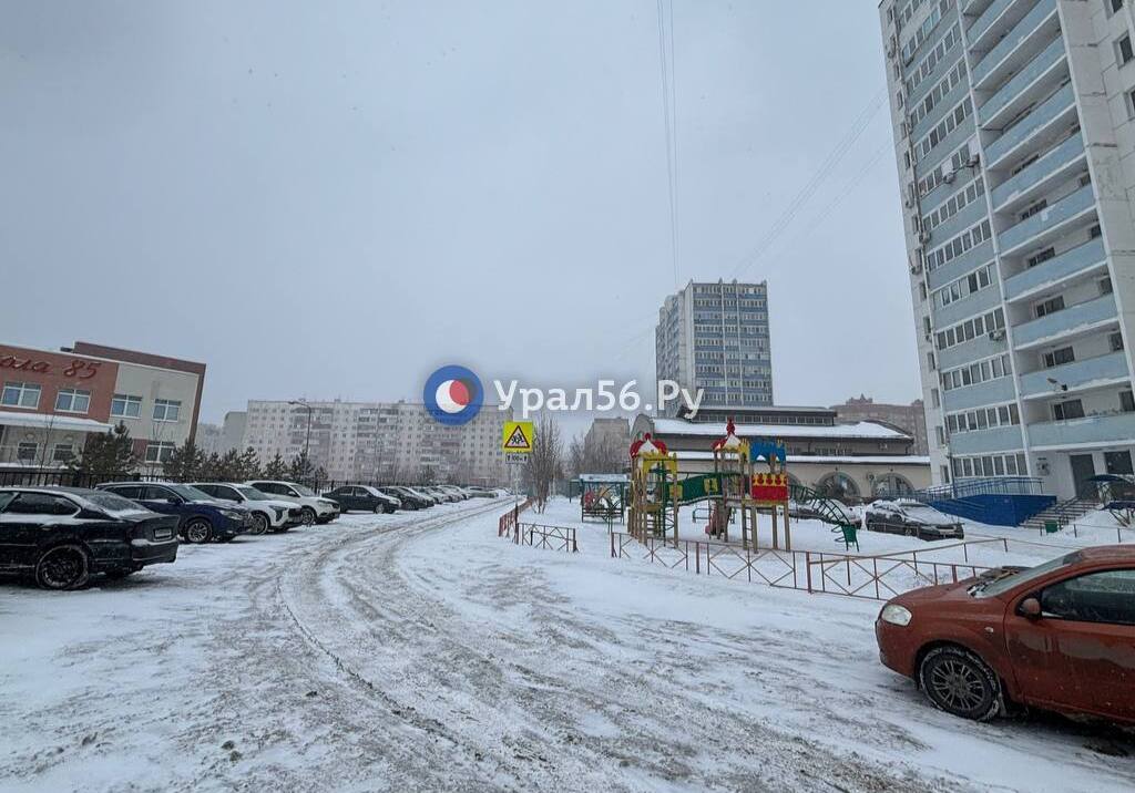 У подъезда дома, где произошел инцидент