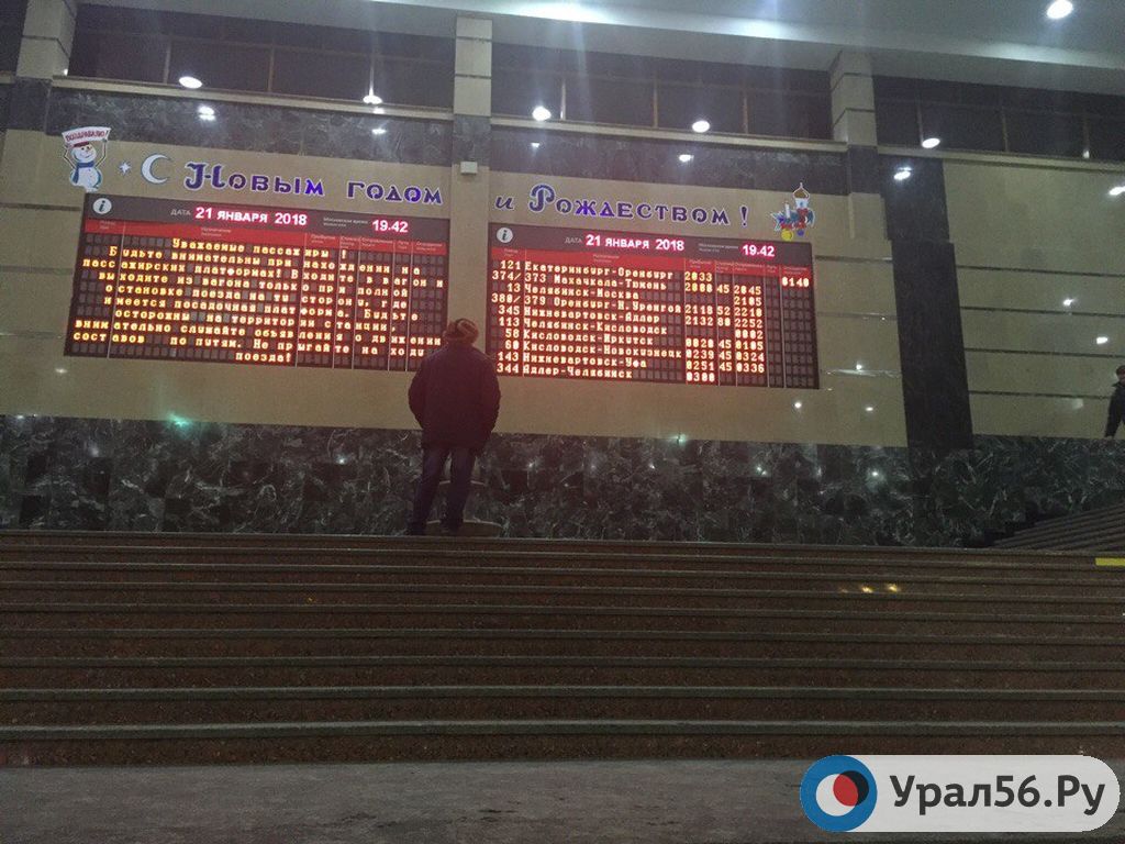 Поезд Екатеринбург — Оренбург застрял под Челябинском из-за обрыва проводов