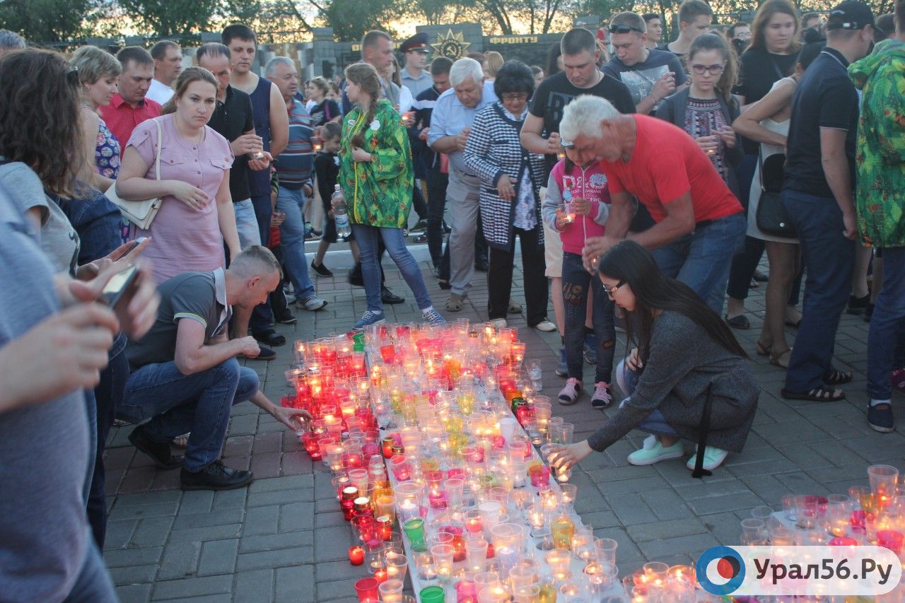 В Оренбурге более 7 тыс. человек зажгли свечи в память о начале войны