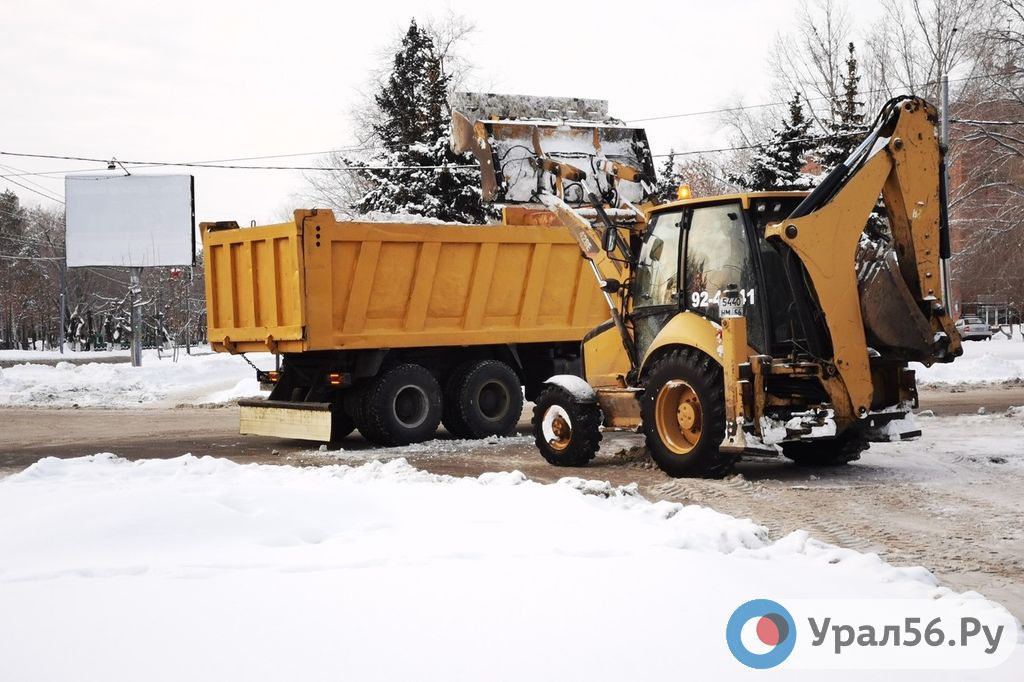 Уборка снега в Оренбурге.