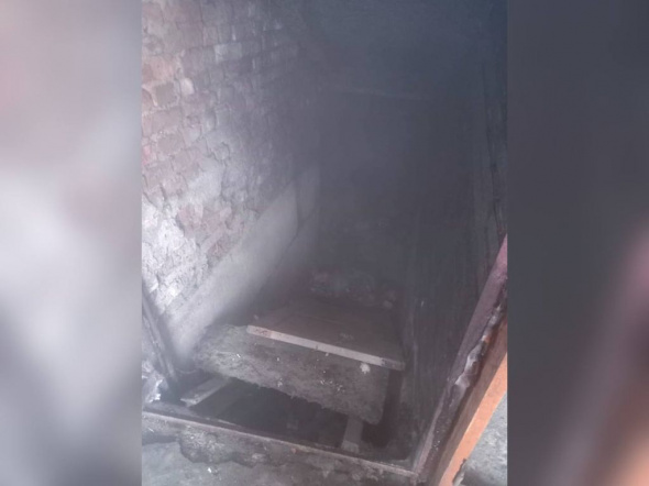 Подвал общежития на улице Щебеночной неделю назад затопила вода, до сих пор аварию никто не устранил