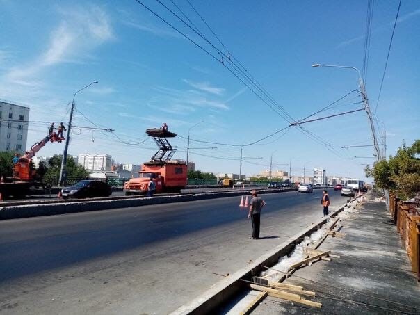 Работы на мосту, фото: Типичный Оренбург