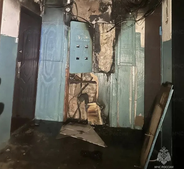 В Орске на пожаре в доме на проспекте Ленина спасли десять человек, шестеро из них — дети