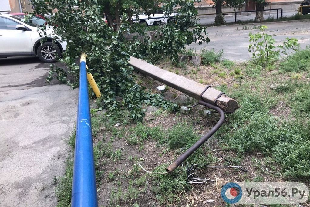 Упавший столб на проспекте Мира, 16