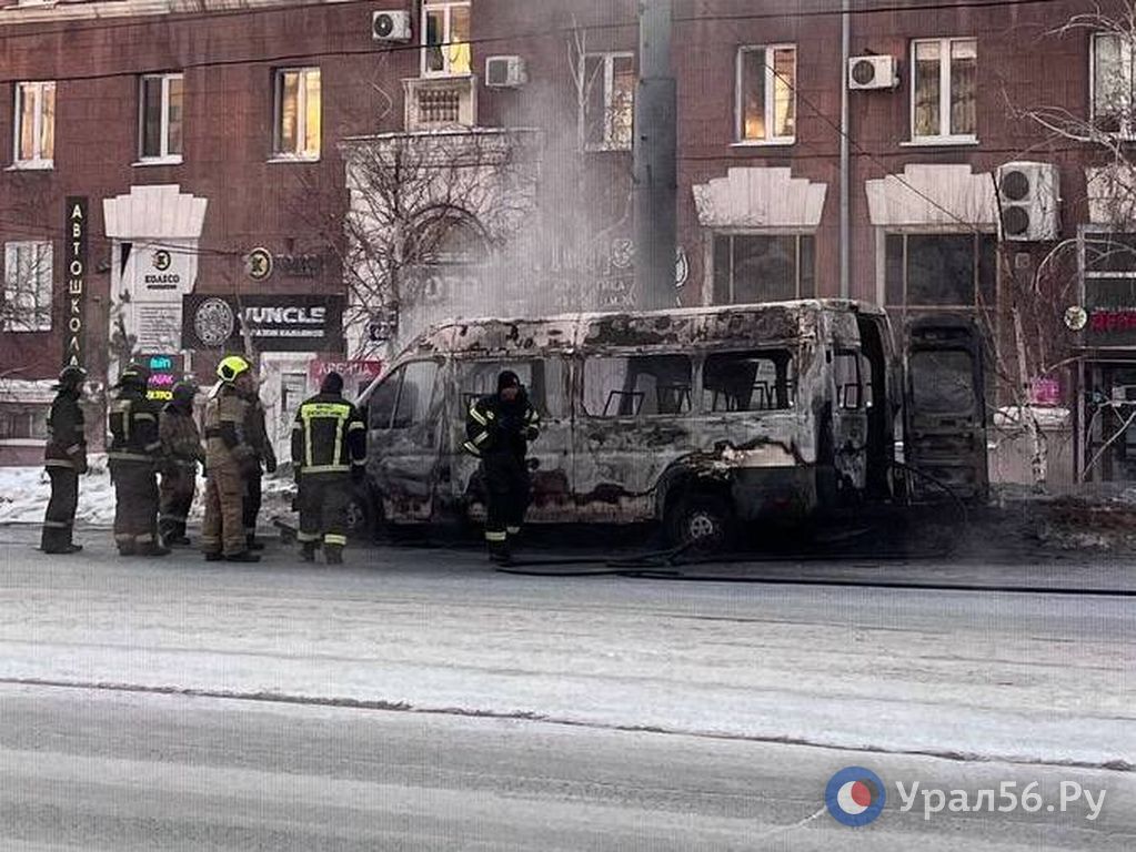 Сгоревший микроавтобус