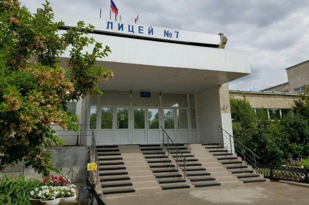 Вход в лицей