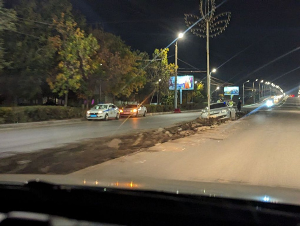 В Оренбурге на месте еще не появившейся реверсивной полосы произошло первое ДТП
