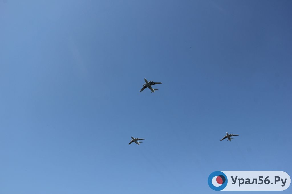 Военные самолеты над Оренбургом. Фото из архива