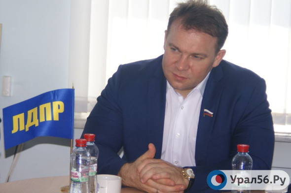 Депутат Заксоба Оренбургской области Максим Щепинов: — Когда завод строится в шаговой доступности от населенных пунктов – это просто преступно