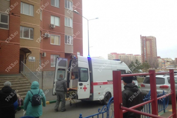 Трагедия в Оренбурге: Из окна дома на улице Автомобилистов выпала девочка (18+)