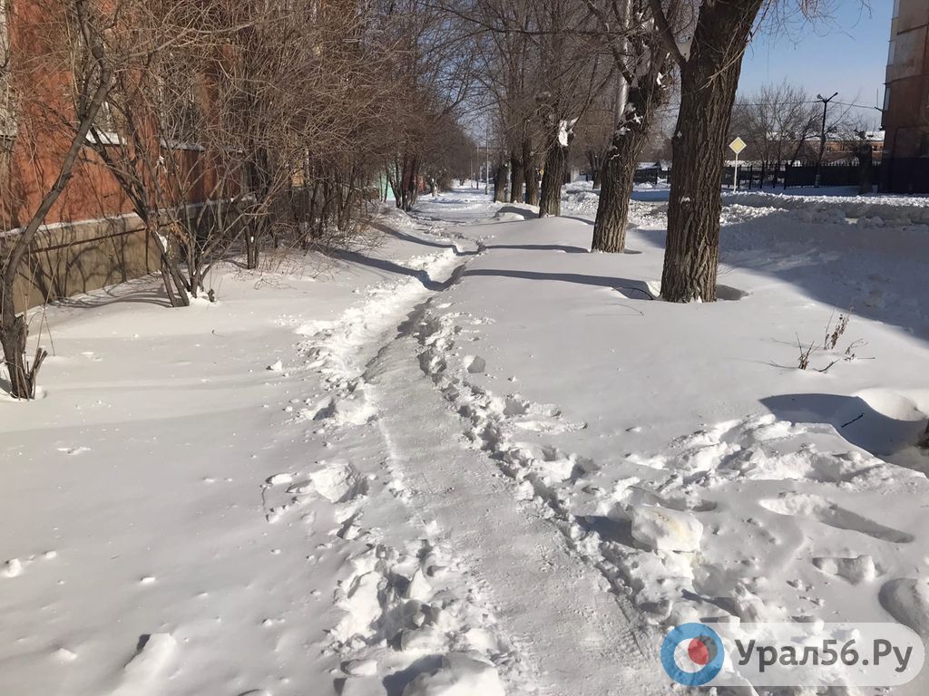 Тротуар по улице Московской в Орске, 26.02.2021 (неделю назад он выглядел также)