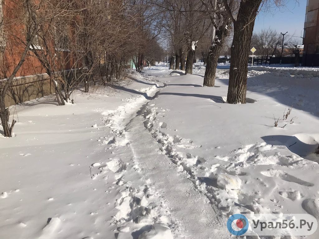 Погода на неделю орск оренбургская. Орск снег улица. Орск снегопад. Лед тротуары урал56. Снег в Орске в 1983-84гг.