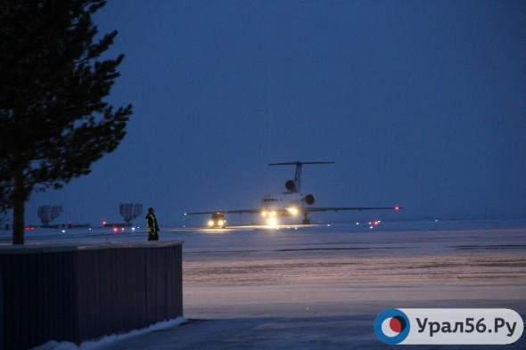 В аэропорту Оренбурга из-за снегопада два вечерних рейса перенесли на утро