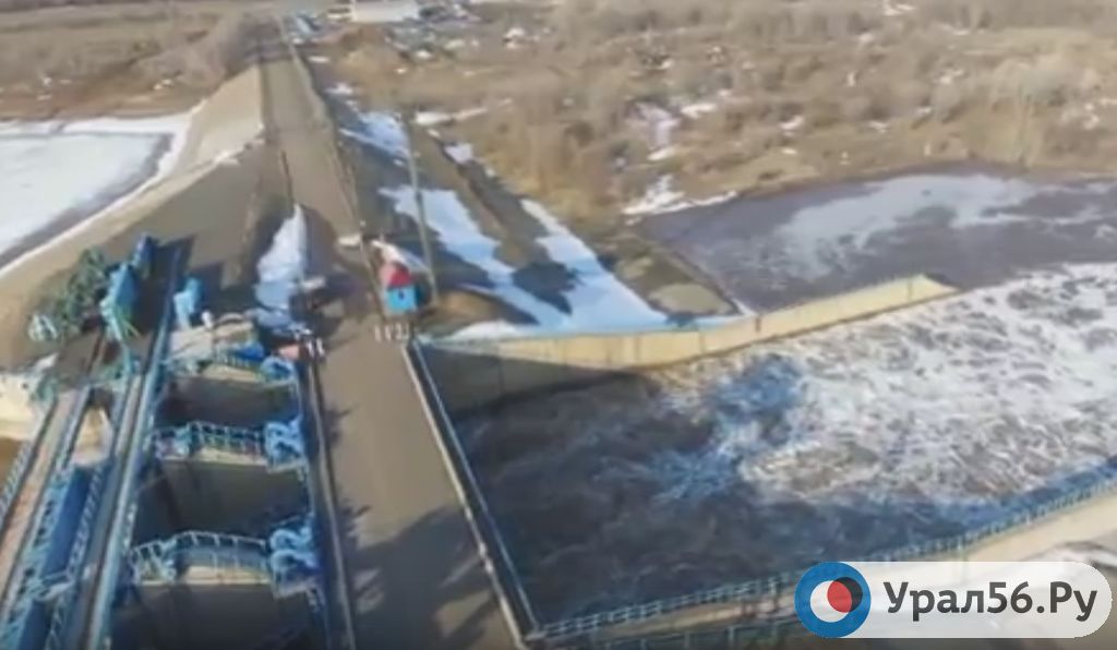 Сброс воды в сорочинском водохранилище. Сорочинск водохранилище. Паводок Сорочинск. Водохранилище в Сорочинске Оренбургской. Сорочинское водохранилище Оренбургской области.