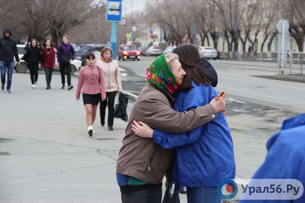 Волонтеры на улицах Орска. Фото из архива