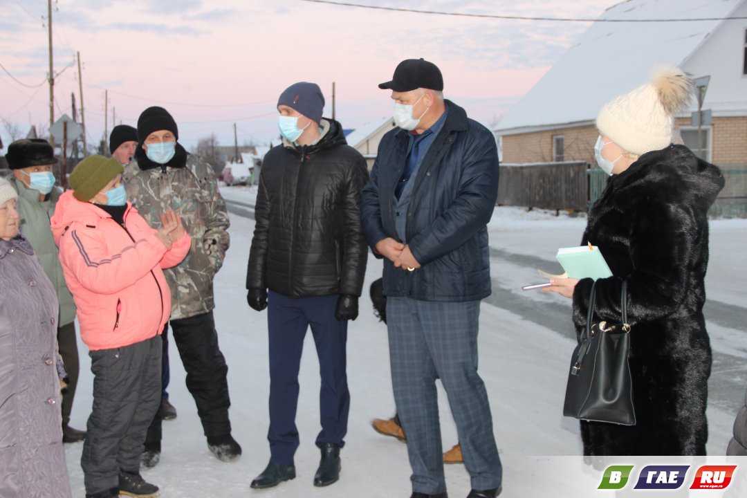 Встреча жителей с главой Гайского городского округа Олегом Папуниным. Фото: «ВГае.Ру»