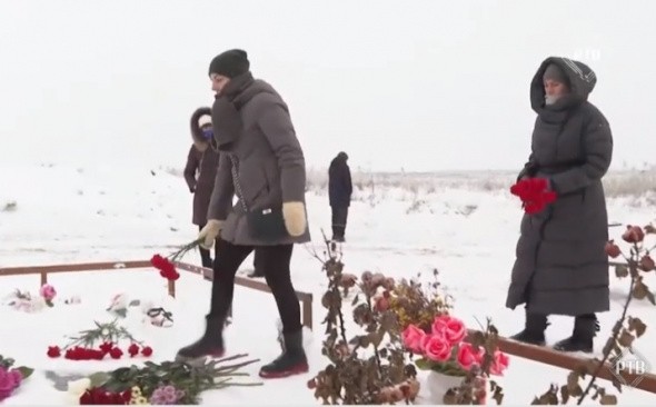 3 года спустя: родственники погибших пассажиров рейса Ан-148 Москва-Орск прибыли в Подмосковье на место трагедии 