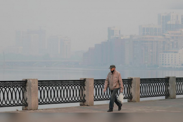 Города Урала в России накрыл сильный смог из-за природных пожаров 