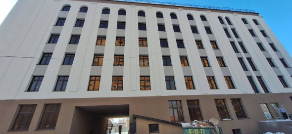 В Оренбурге продолжается переоборудование бывшей гостиницы «Баку» под поликлинику. На каком этапе работы? 